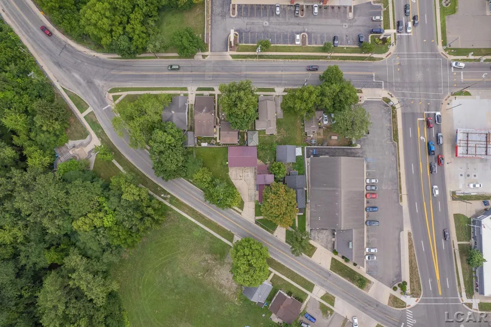 124 Bent Oak Avenue Adrian City, MI 49221