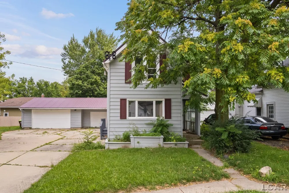 124 Bent Oak Avenue Adrian City, MI 49221