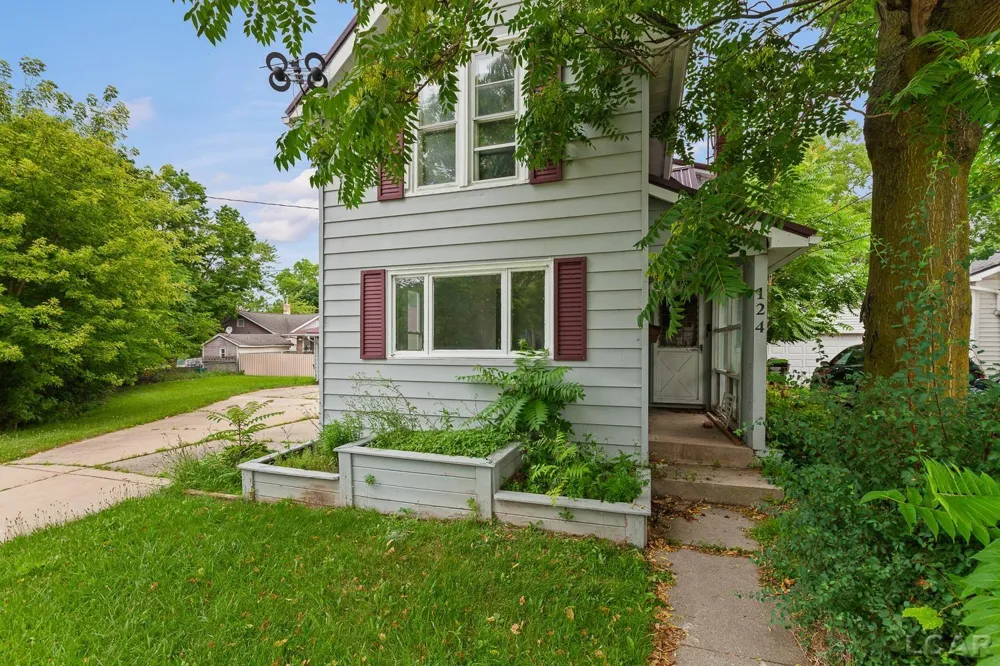 124 Bent Oak Avenue Adrian City, MI 49221