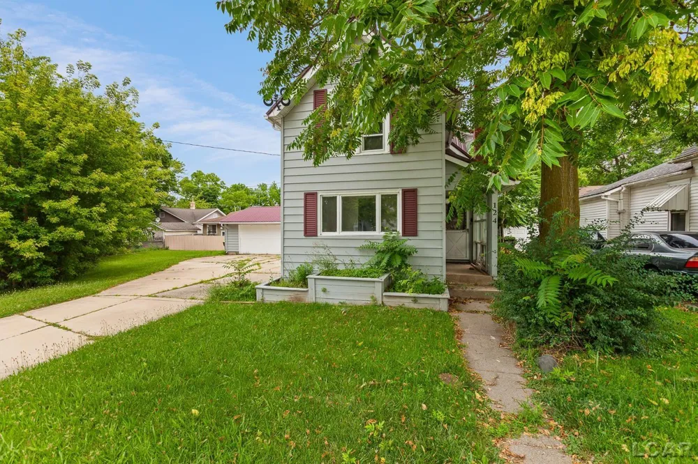124 Bent Oak Avenue Adrian City, MI 49221