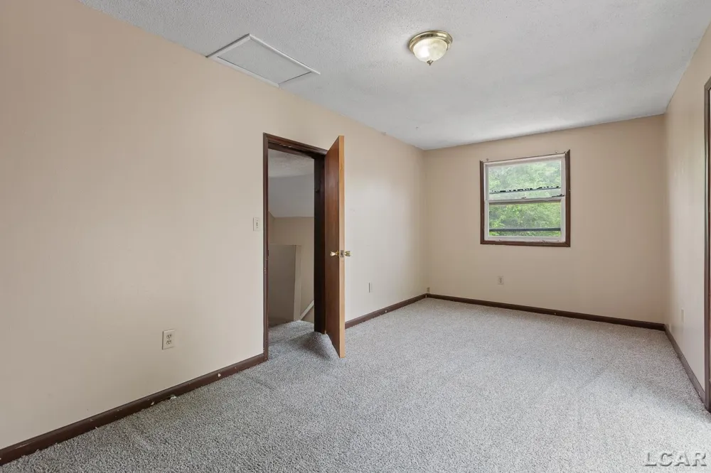 124 Bent Oak Avenue Adrian City, MI 49221
