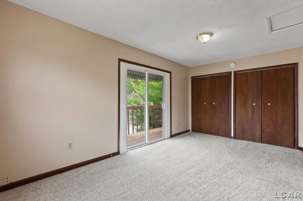 124 Bent Oak Avenue Adrian City, MI 49221