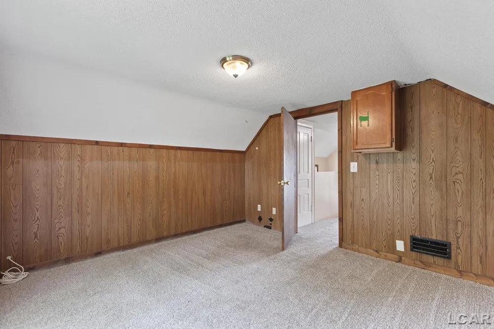 124 Bent Oak Avenue Adrian City, MI 49221