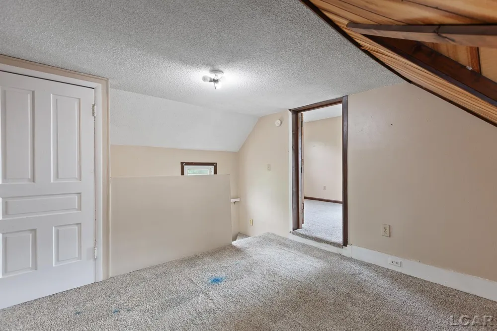 124 Bent Oak Avenue Adrian City, MI 49221