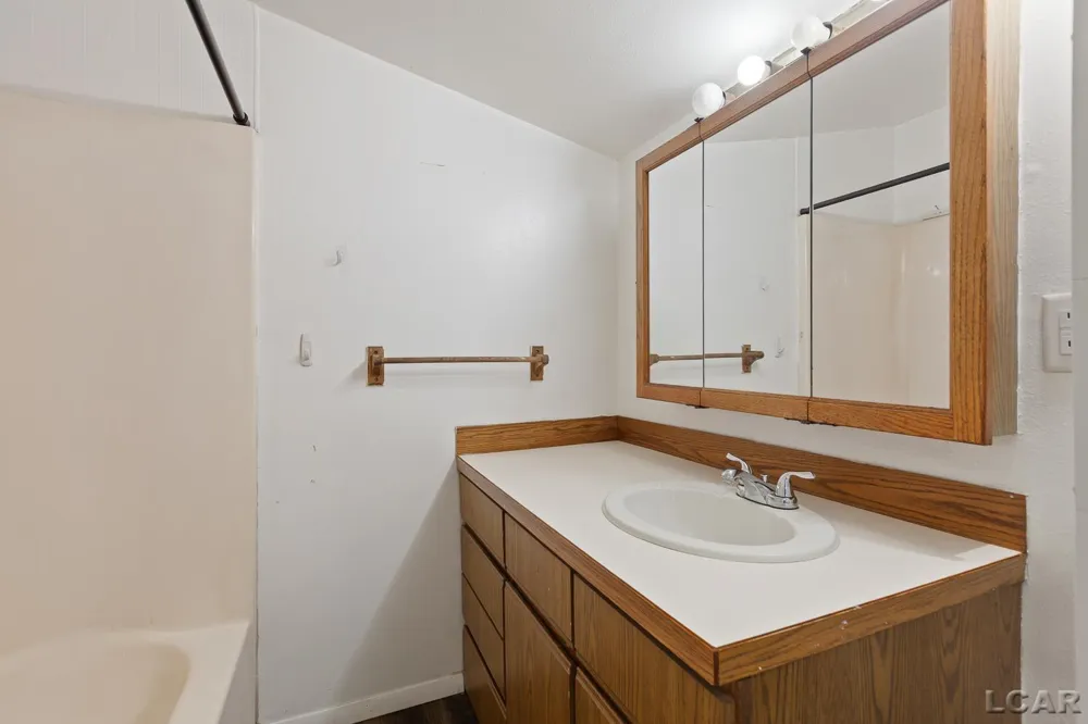 124 Bent Oak Avenue Adrian City, MI 49221
