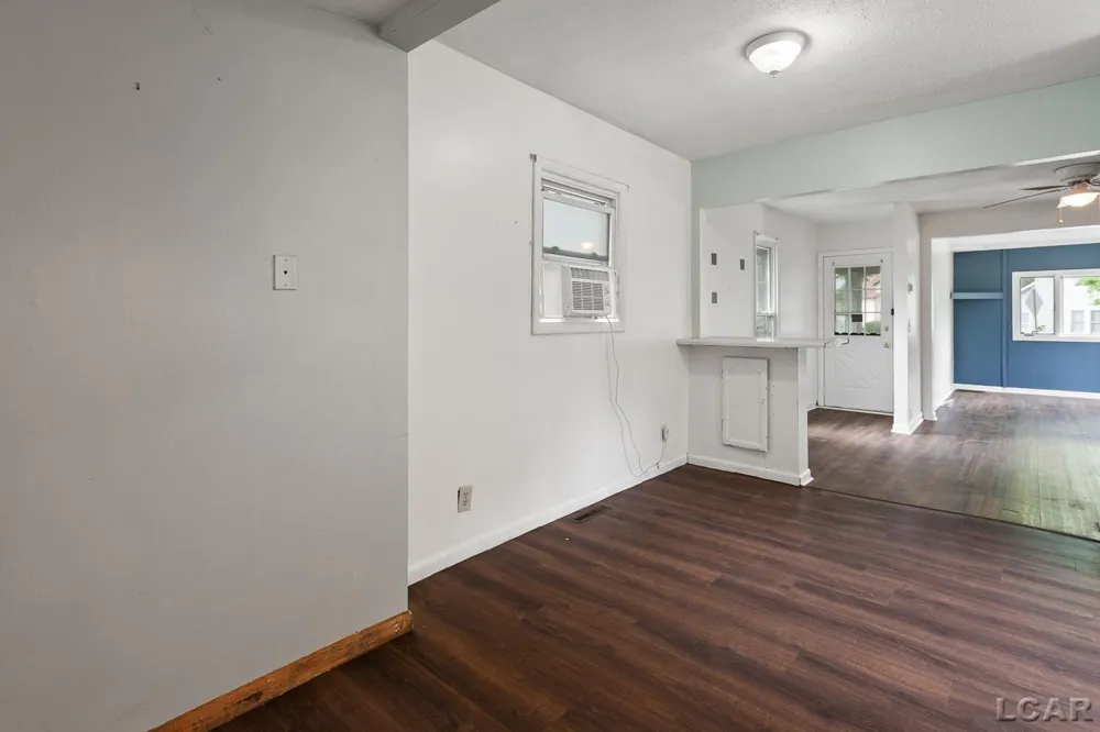 124 Bent Oak Avenue Adrian City, MI 49221