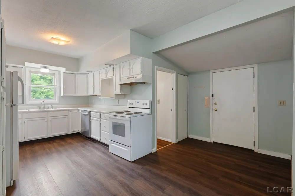 124 Bent Oak Avenue Adrian City, MI 49221