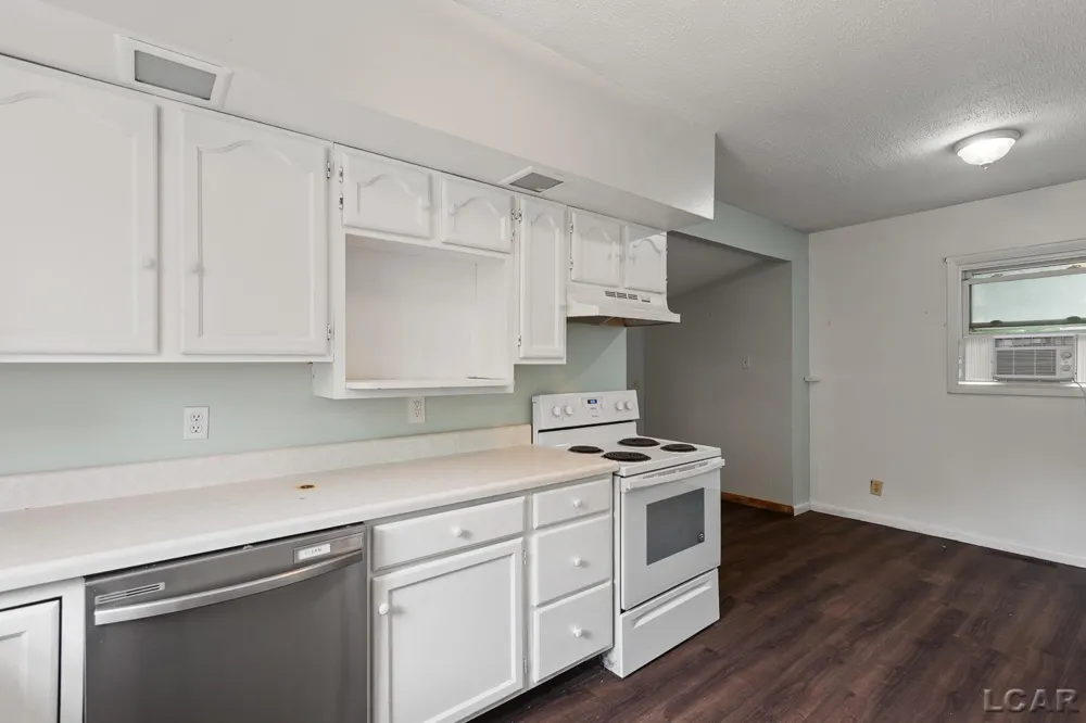 124 Bent Oak Avenue Adrian City, MI 49221