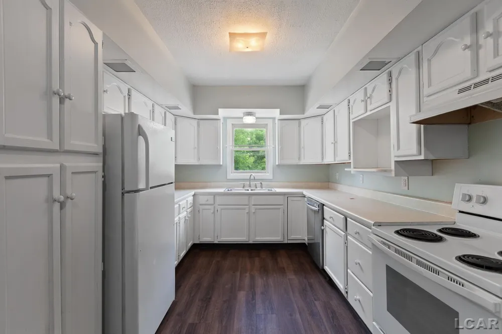 124 Bent Oak Avenue Adrian City, MI 49221