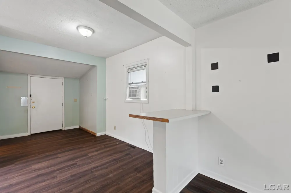 124 Bent Oak Avenue Adrian City, MI 49221