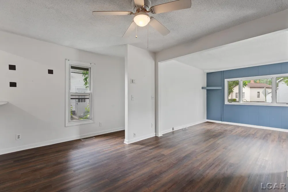 124 Bent Oak Avenue Adrian City, MI 49221