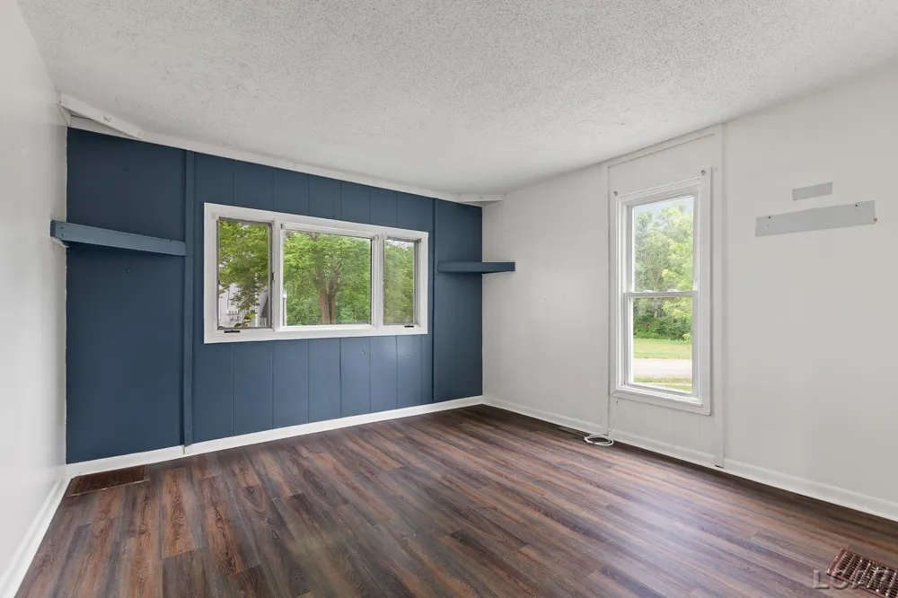 124 Bent Oak Avenue Adrian City, MI 49221