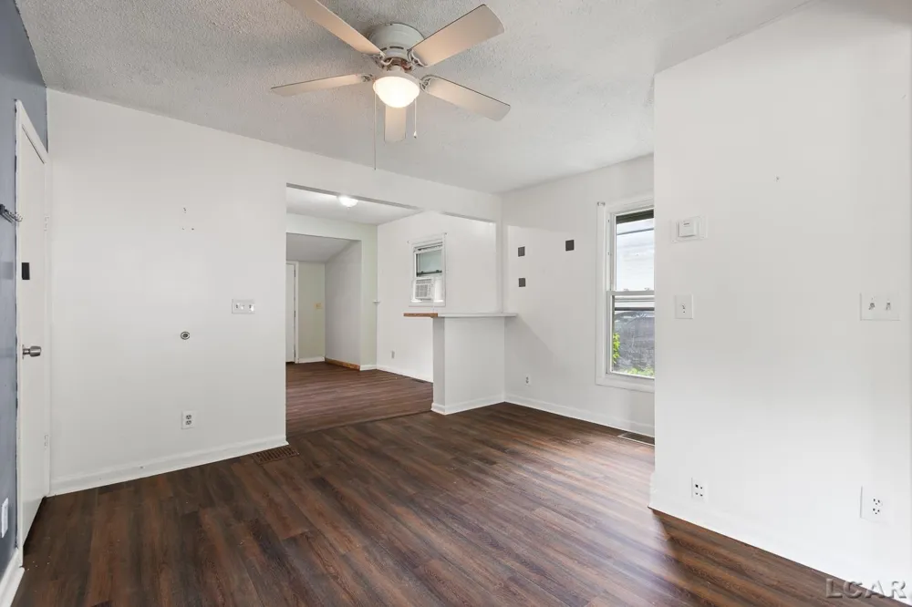 124 Bent Oak Avenue Adrian City, MI 49221