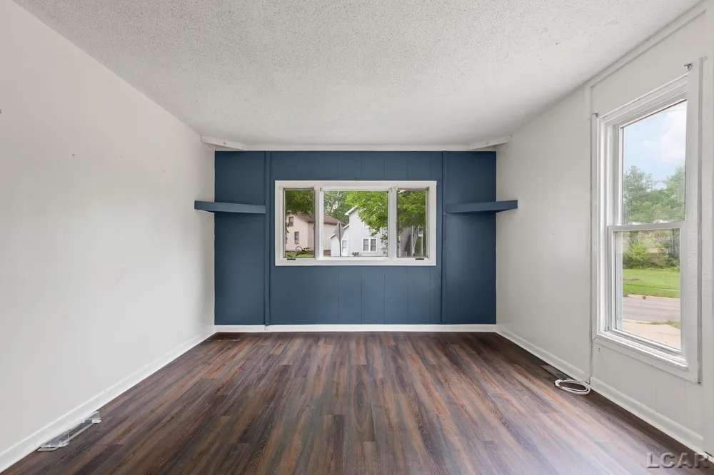 124 Bent Oak Avenue Adrian City, MI 49221