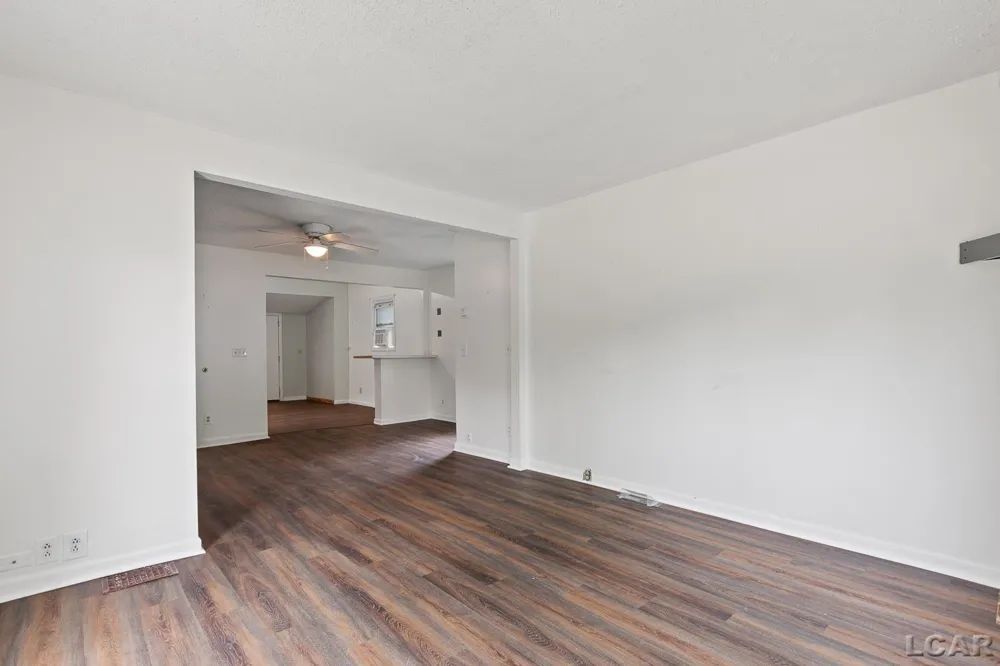 124 Bent Oak Avenue Adrian City, MI 49221