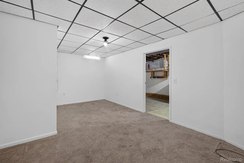 22204 Pondview Novi City, MI 48375