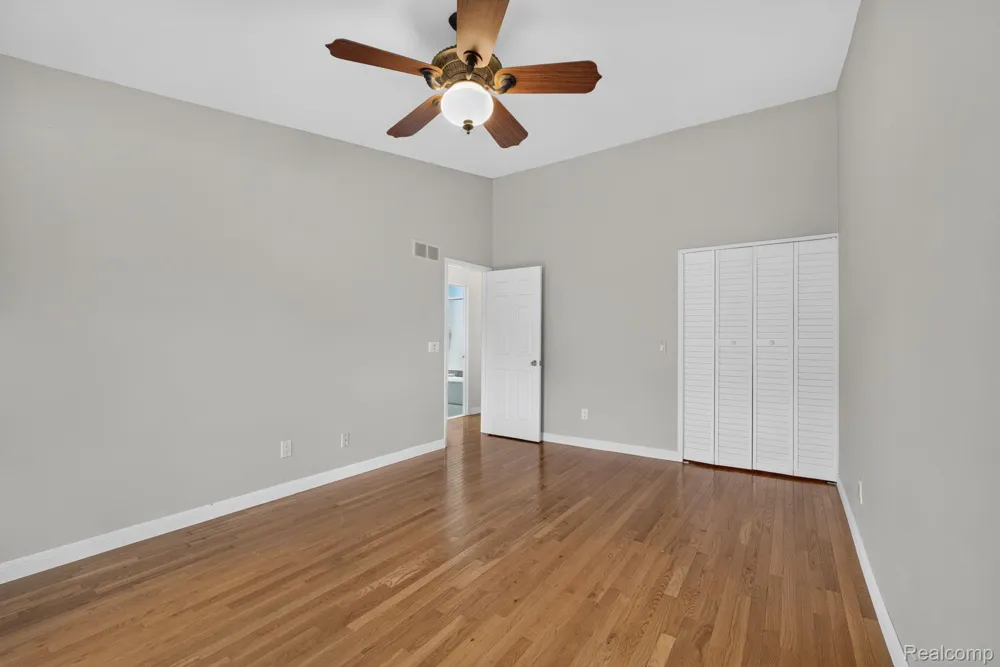 22204 Pondview Novi City, MI 48375