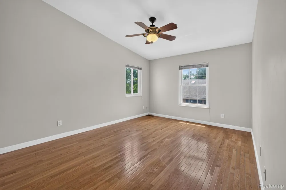 22204 Pondview Novi City, MI 48375