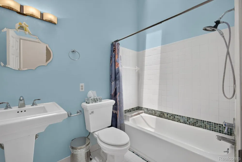22204 Pondview Novi City, MI 48375