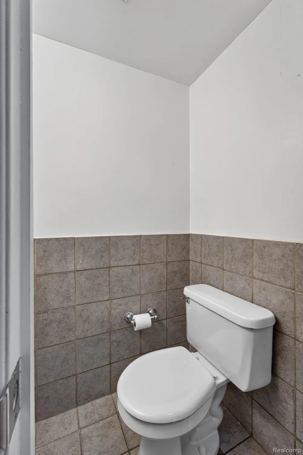 22204 Pondview Novi City, MI 48375