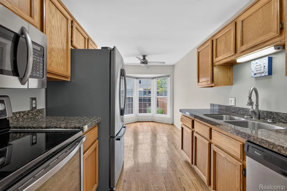 22204 Pondview Novi City, MI 48375