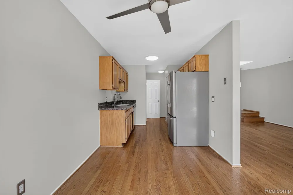 22204 Pondview Novi City, MI 48375