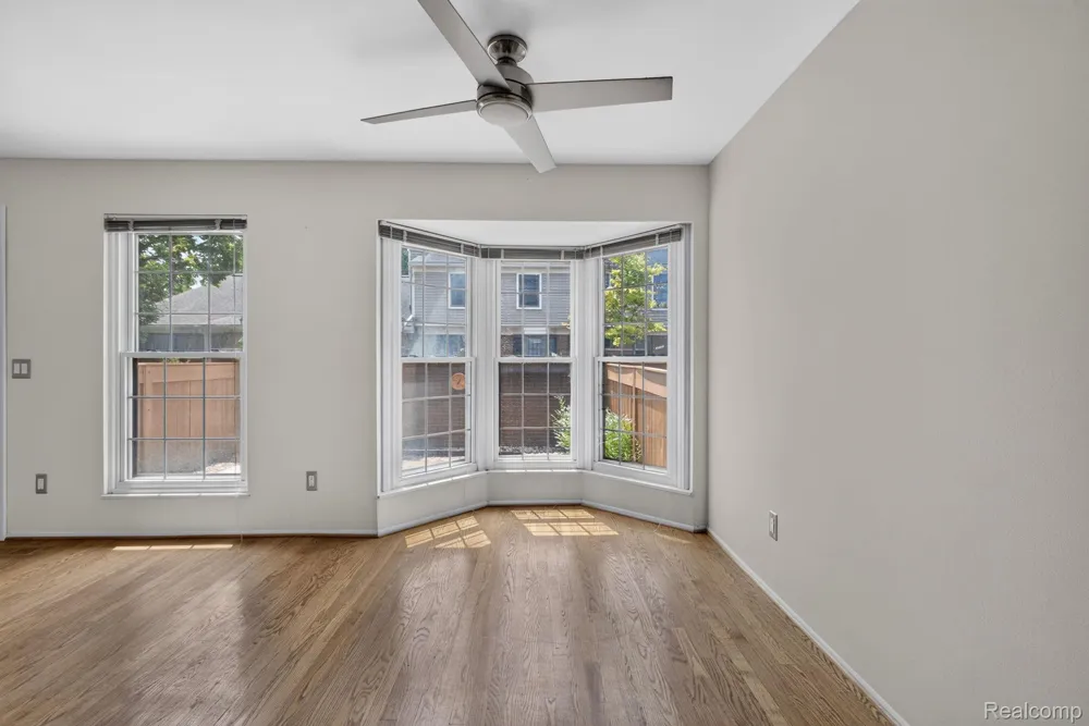 22204 Pondview Novi City, MI 48375