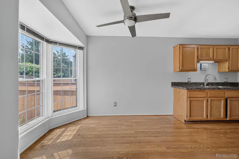 22204 Pondview Novi City, MI 48375