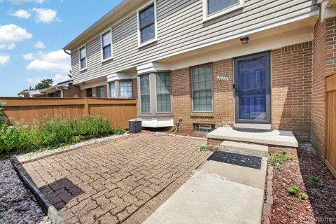 22204 Pondview