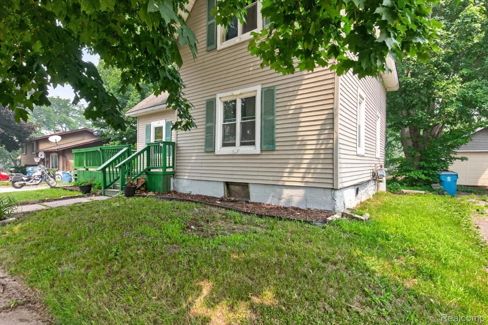 203 Grant Street Holly Township, MI 48442