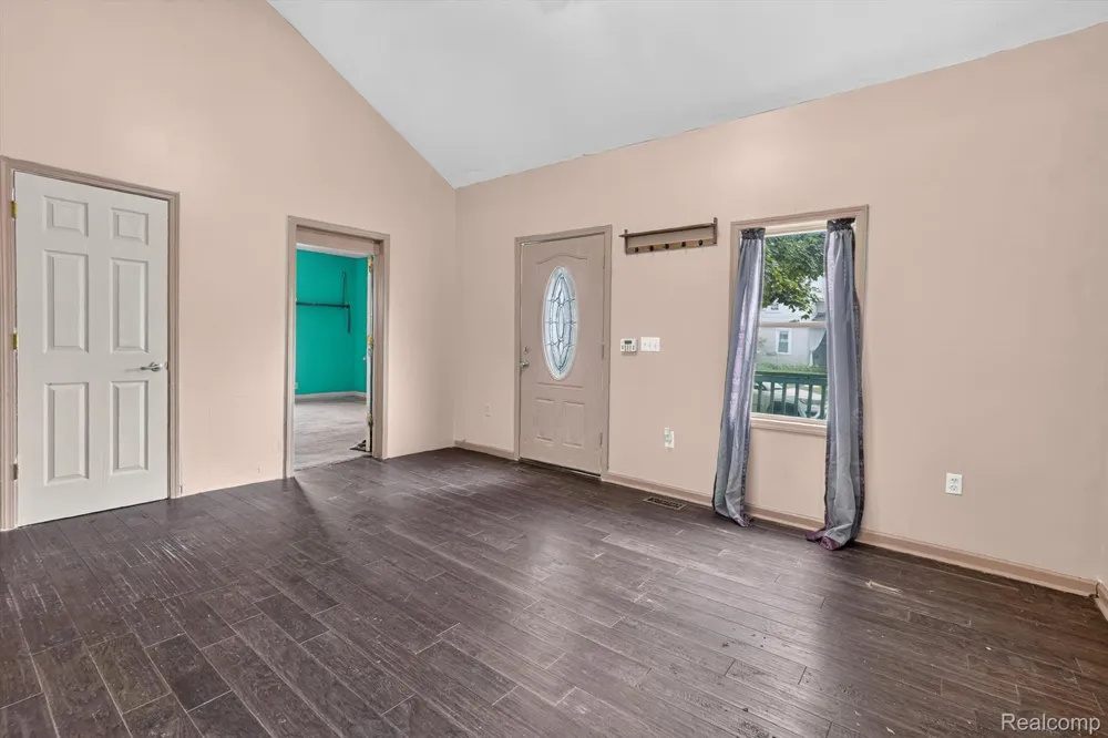 203 Grant Street Holly Township, MI 48442