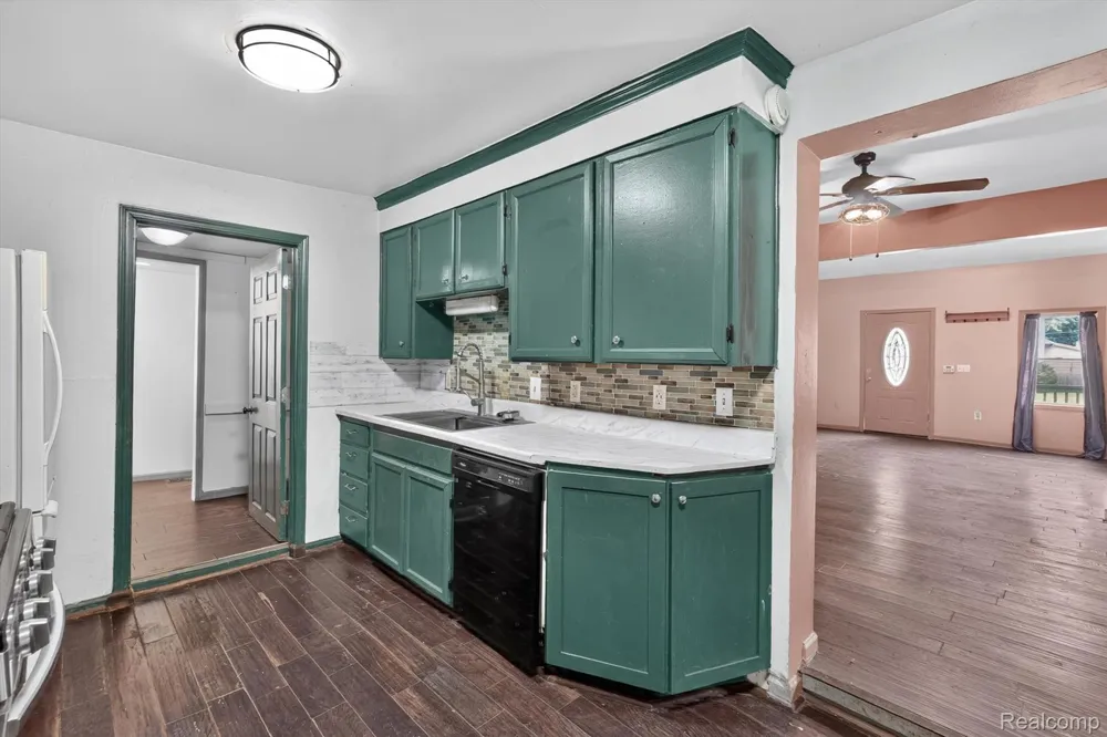 203 Grant Street Holly Township, MI 48442