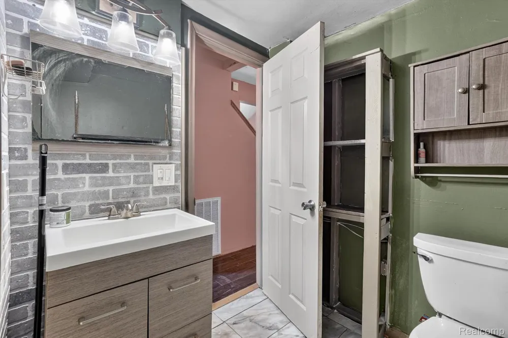 203 Grant Street Holly Township, MI 48442