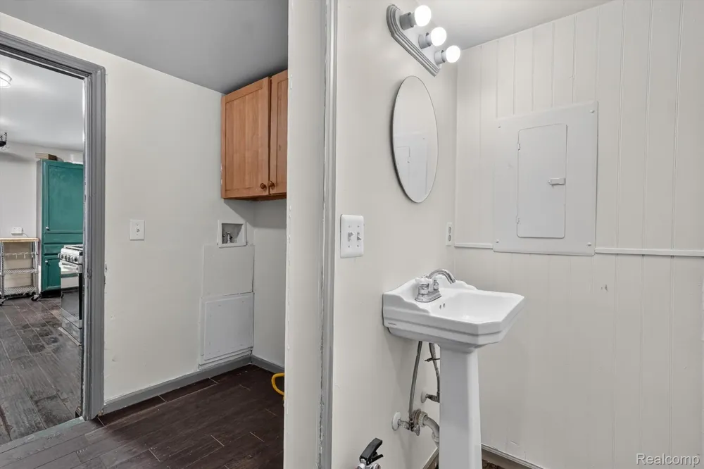 203 Grant Street Holly Township, MI 48442