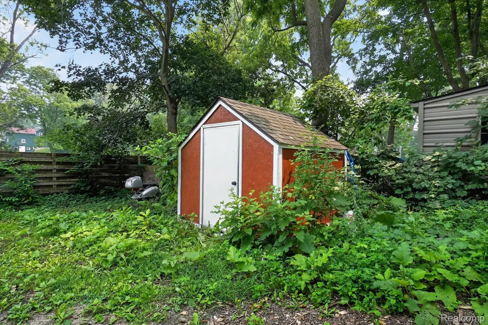 203 Grant Street Holly Township, MI 48442