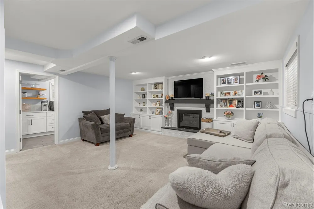 520 Byron Street Plymouth City, MI 48170