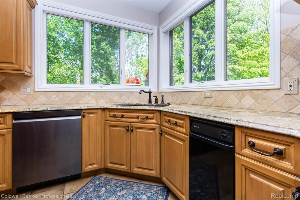 57177 Covington Drive Washington Township, MI 48094