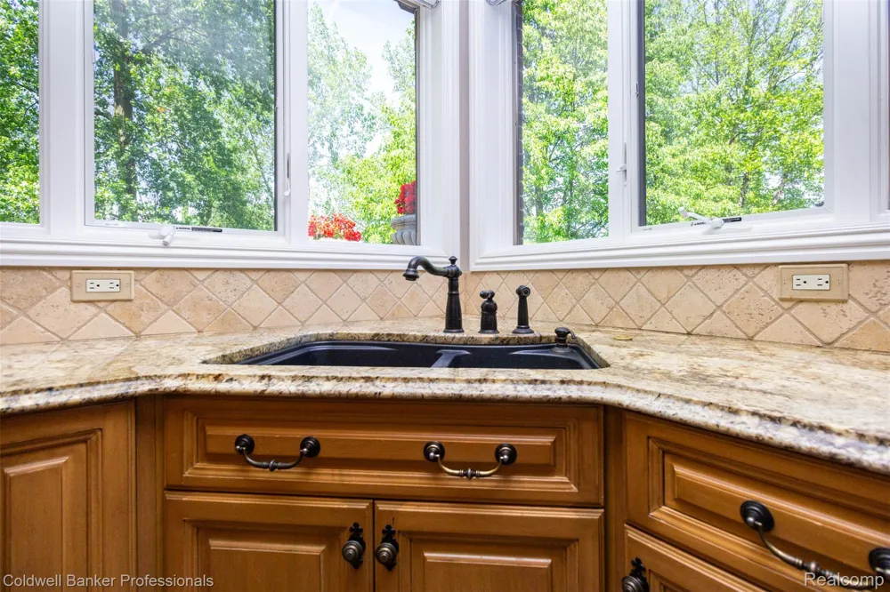 57177 Covington Drive Washington Township, MI 48094
