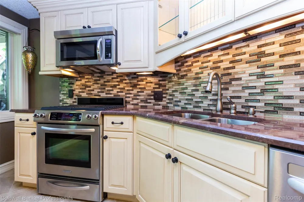 57177 Covington Drive Washington Township, MI 48094