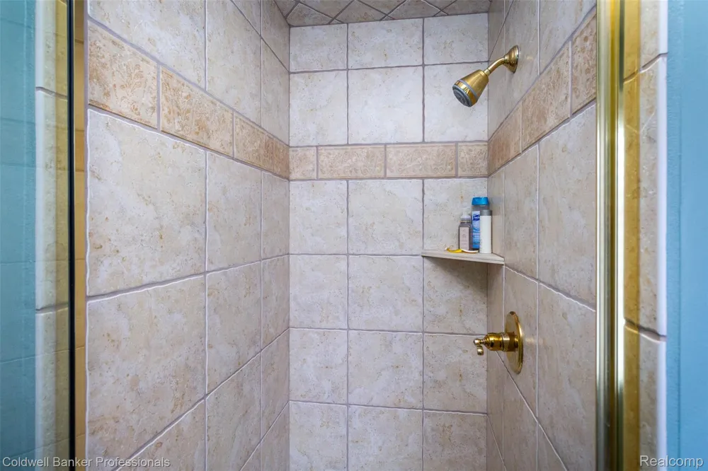 57177 Covington Drive Washington Township, MI 48094