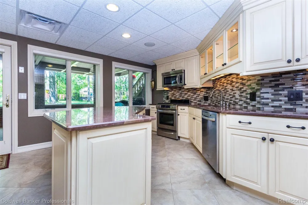 57177 Covington Drive Washington Township, MI 48094