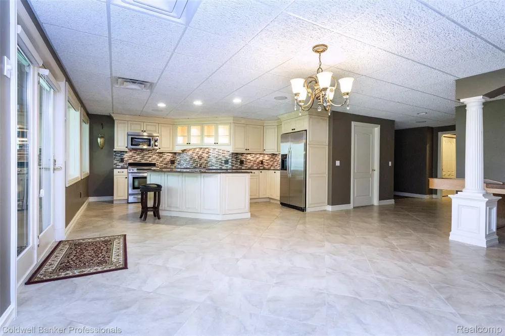 57177 Covington Drive Washington Township, MI 48094