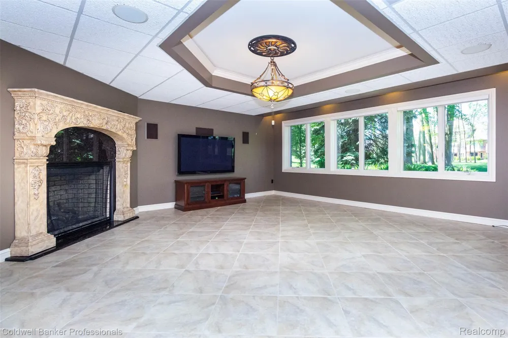 57177 Covington Drive Washington Township, MI 48094