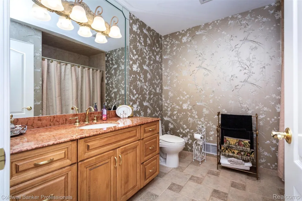 57177 Covington Drive Washington Township, MI 48094