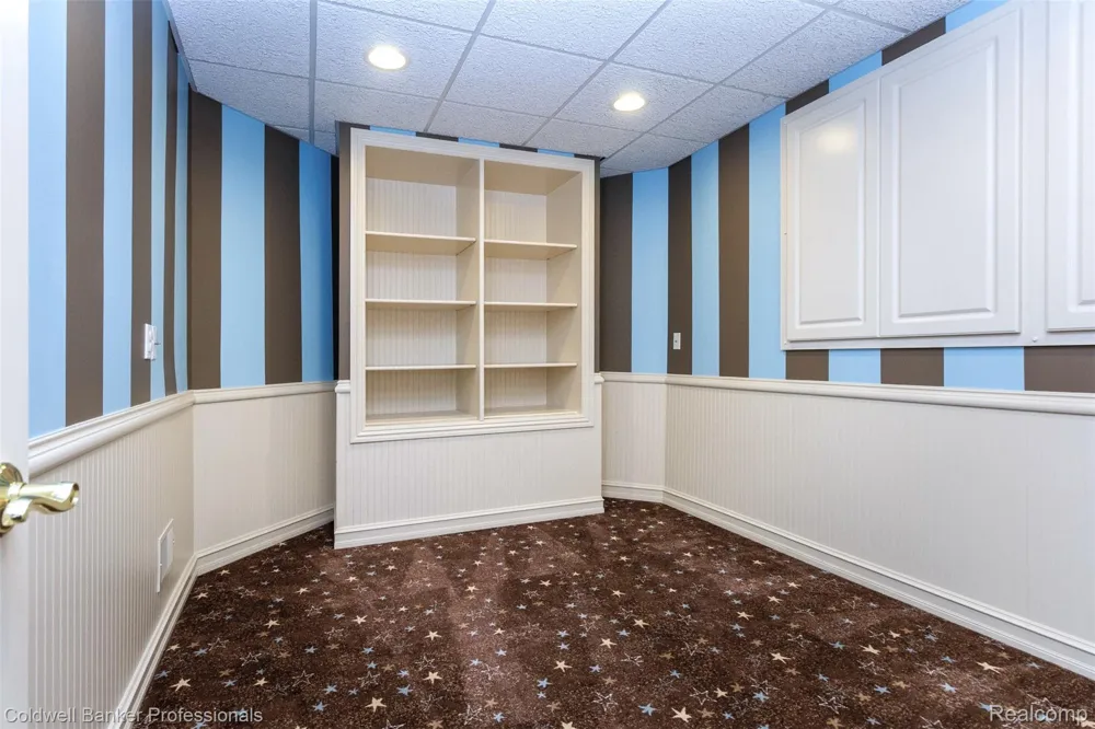 57177 Covington Drive Washington Township, MI 48094