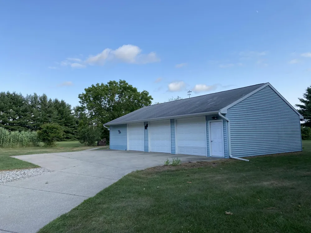 627 S Ensley Street Reynolds Township, MI 49329