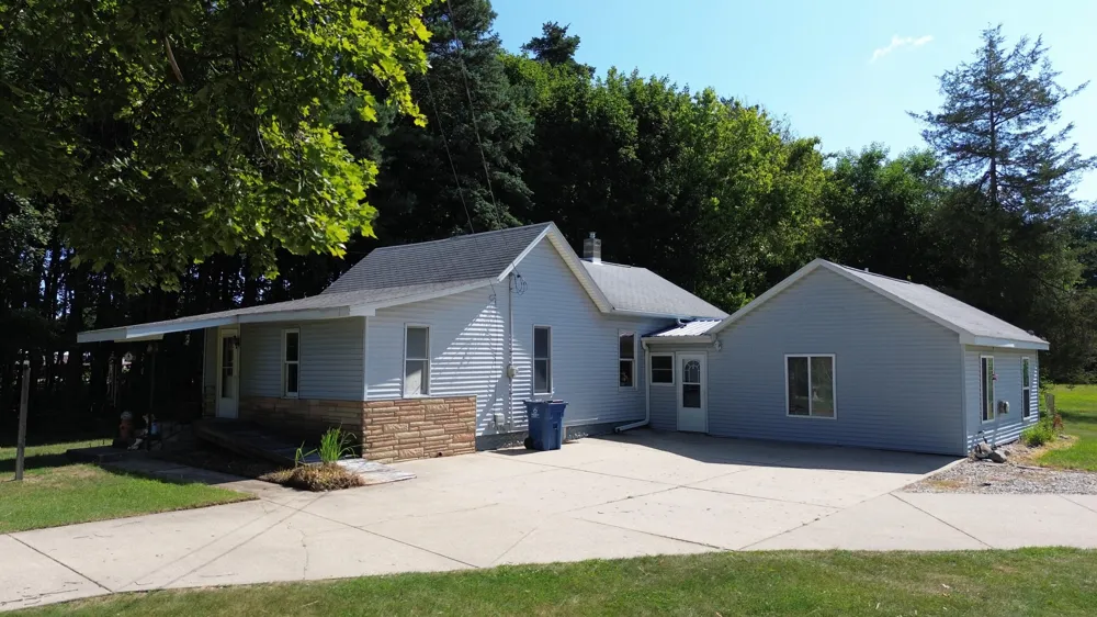 627 S Ensley Street Reynolds Township, MI 49329