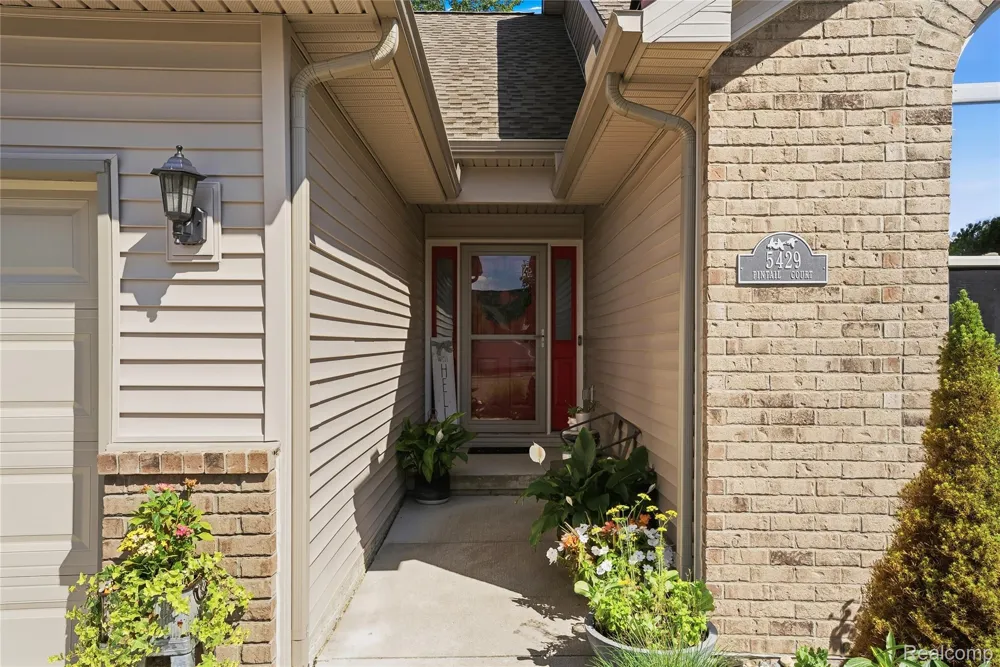 5429 Pintail Court Burton City, MI 48509