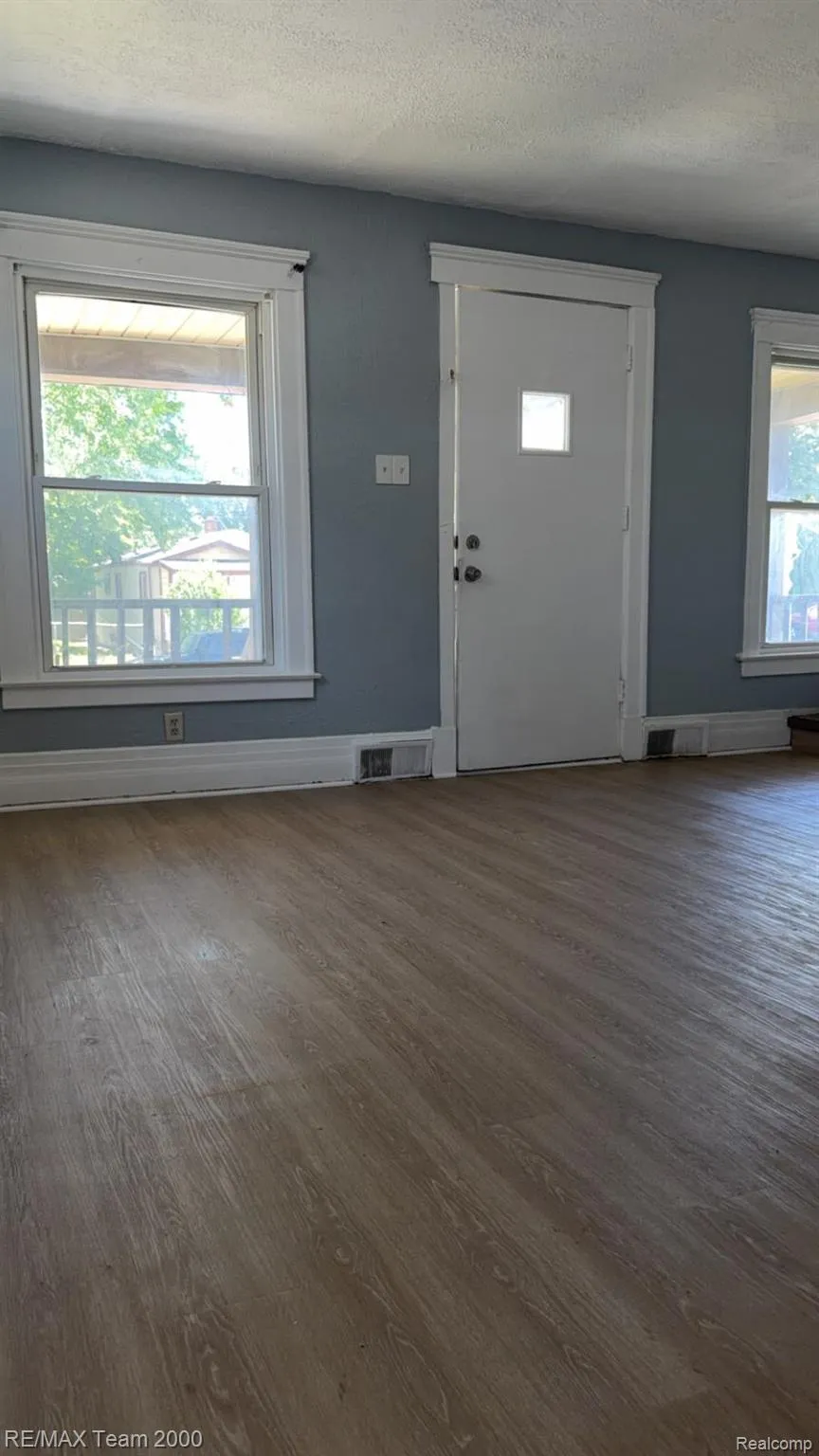 734 Cleophus Parkway Lincoln Park City, MI 48146