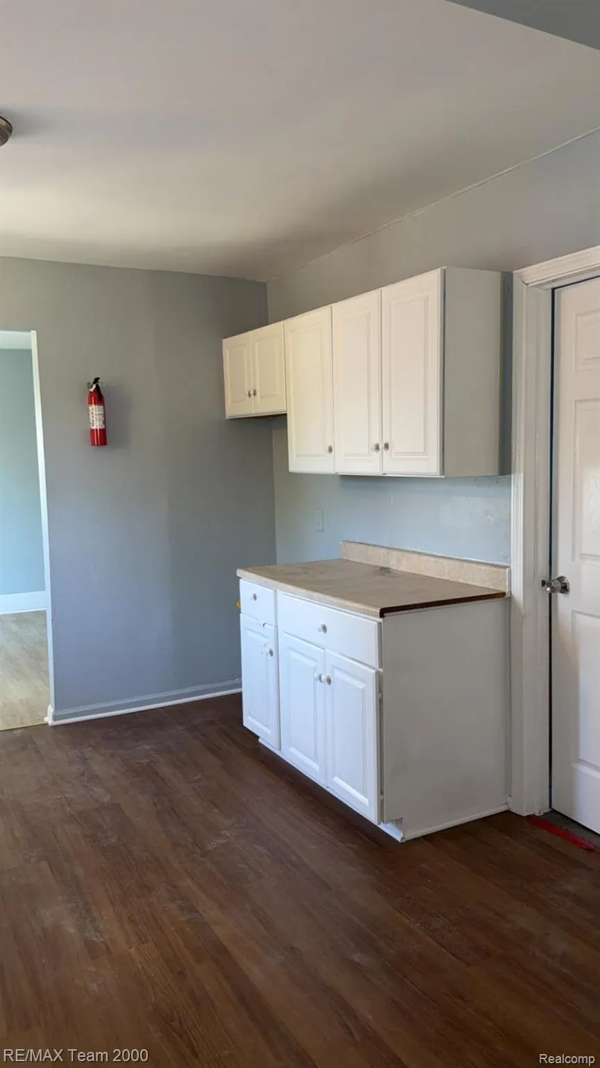 734 Cleophus Parkway Lincoln Park City, MI 48146
